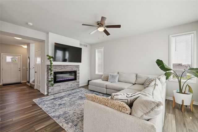 16632 Mill Pond Circle, Urbandale, IA 50323