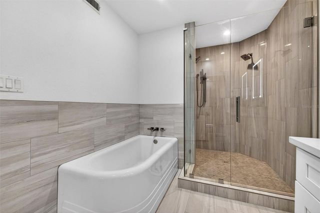 922 N SHORE DRIVE NE, St Petersburg, FL 33701