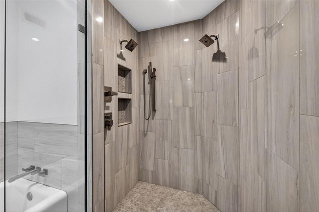 922 N SHORE DRIVE NE, St Petersburg, FL 33701