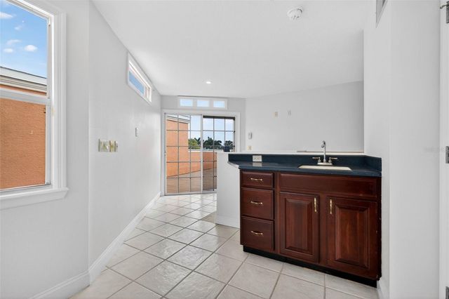 922 N SHORE DRIVE NE, St Petersburg, FL 33701