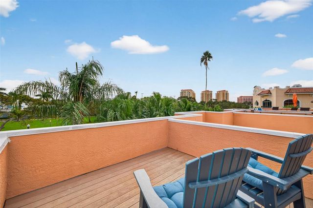 922 N SHORE DRIVE NE, St Petersburg, FL 33701