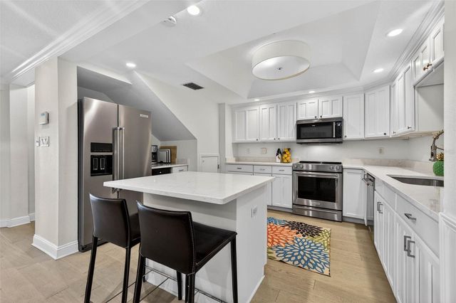 922 N SHORE DRIVE NE, St Petersburg, FL 33701