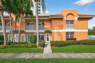 922 N SHORE DRIVE NE, St Petersburg, FL 33701