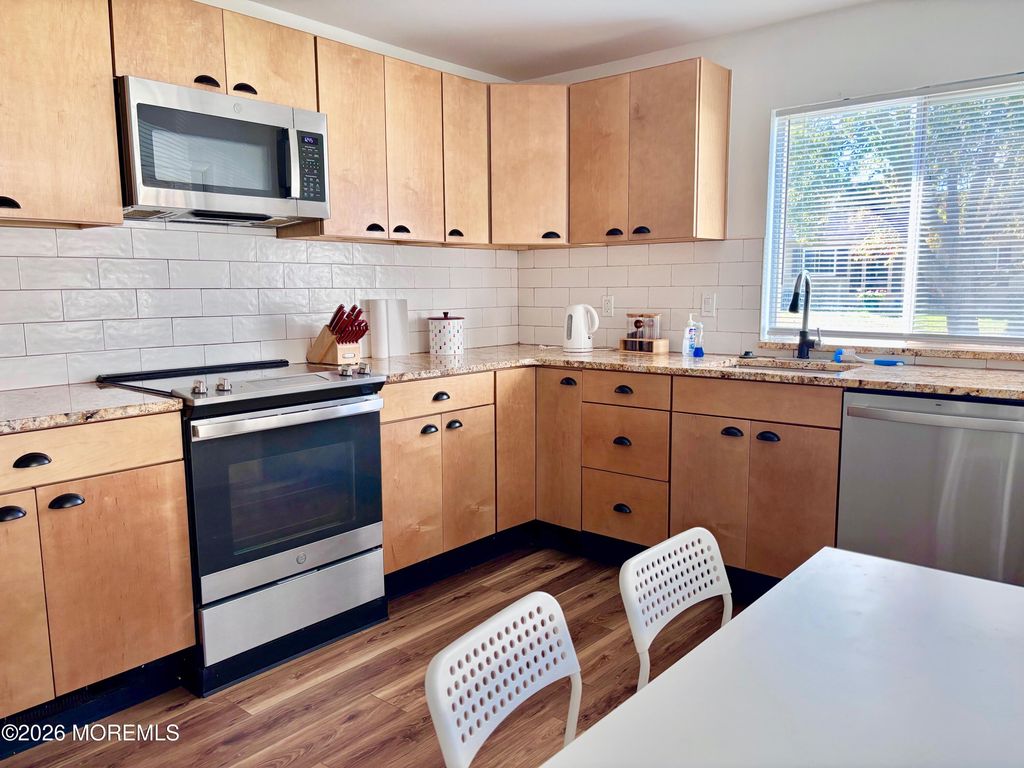 945B Liverpool Circle, Manchester, NJ 08759