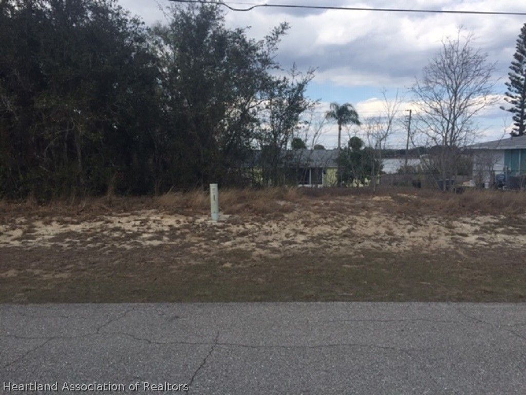 2768 W Southampton Road, Avon Park, FL 33825