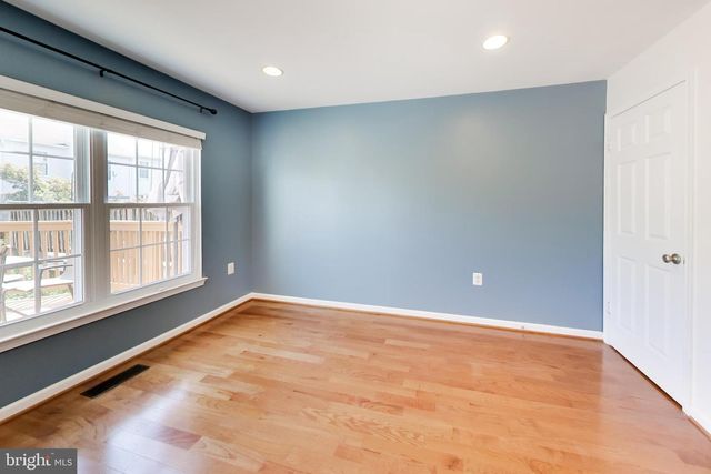 4 EARTH STAR CT, Gaithersburg, MD 20878