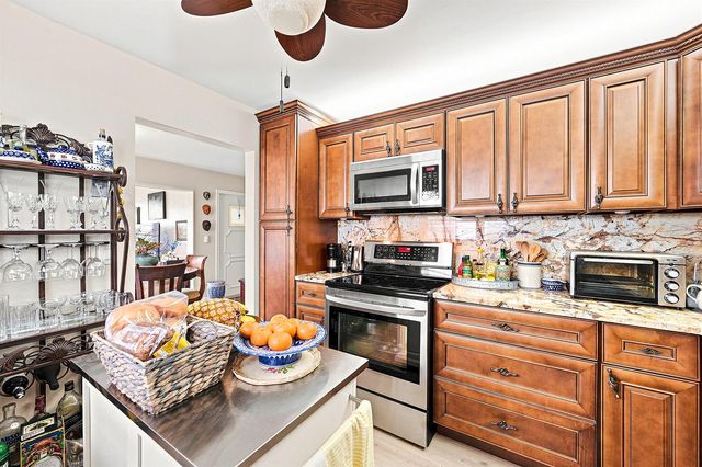 8621 NW 10th Street, Plantation, FL 33322