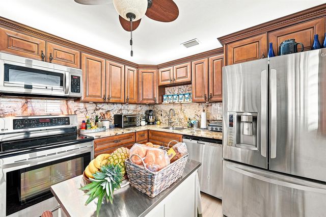 8621 NW 10th Street, Plantation, FL 33322