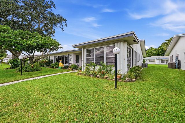 8621 NW 10th Street, Plantation, FL 33322
