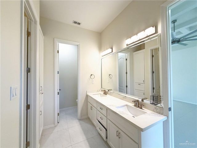 1100 W Fig Avenue, Pharr, TX 78577