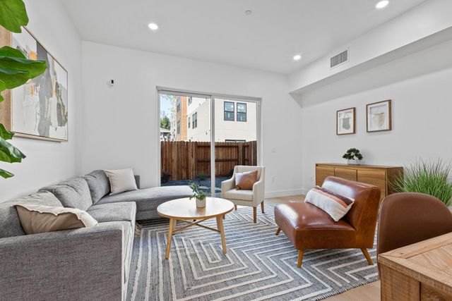 2817 Democracy Aly, Sacramento, CA 95816