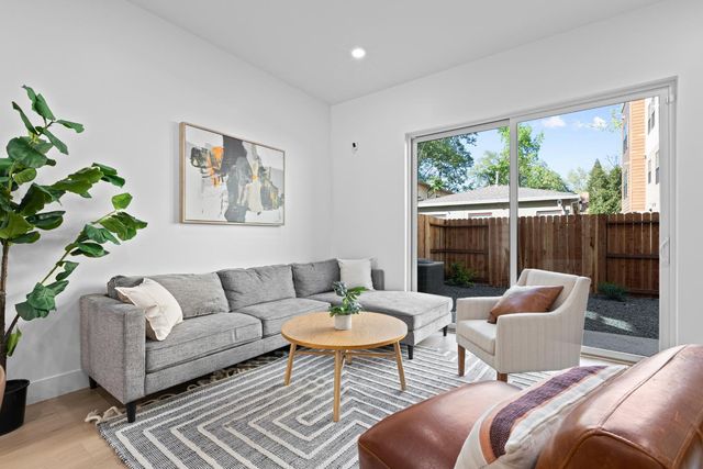 2817 Democracy Aly, Sacramento, CA 95816