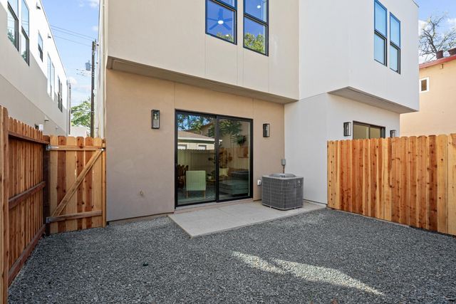 2817 Democracy Aly, Sacramento, CA 95816