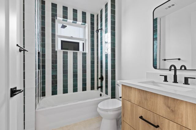 2817 Democracy Aly, Sacramento, CA 95816