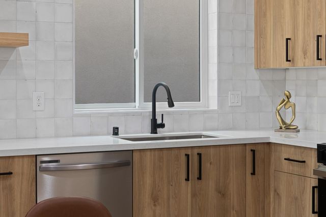 2817 Democracy Aly, Sacramento, CA 95816