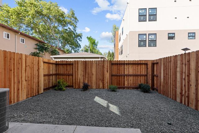 2817 Democracy Aly, Sacramento, CA 95816