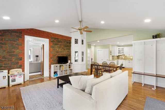 211 Mountainside Rd, Mendham Twp., NJ 07945