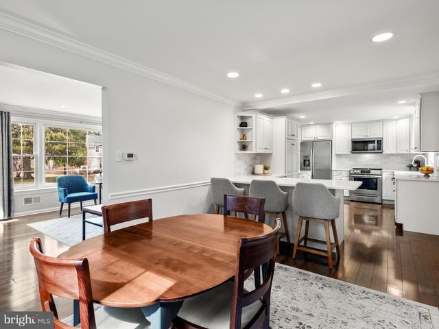 125 CLOVER HILL LN, Wayne, PA 19087