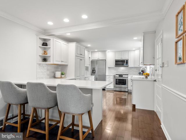 125 CLOVER HILL LN, Wayne, PA 19087