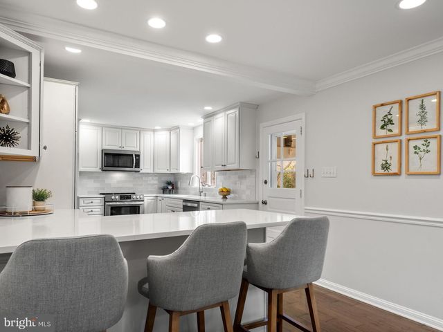 125 CLOVER HILL LN, Wayne, PA 19087