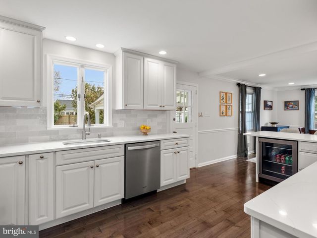 125 CLOVER HILL LN, Wayne, PA 19087