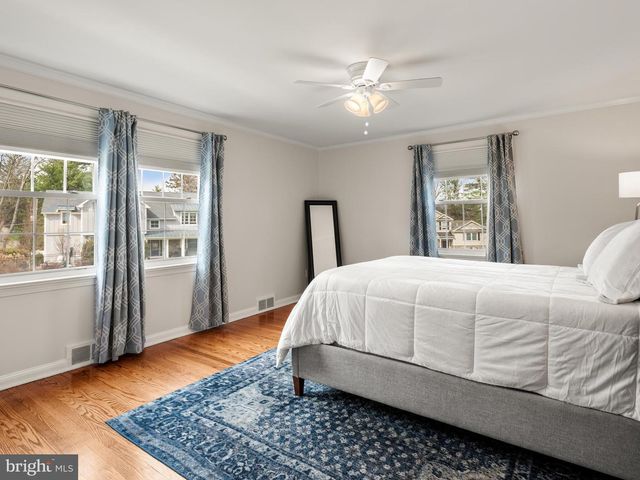 125 CLOVER HILL LN, Wayne, PA 19087