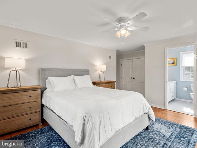 125 CLOVER HILL LN, Wayne, PA 19087