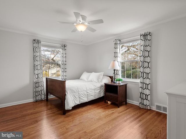 125 CLOVER HILL LN, Wayne, PA 19087