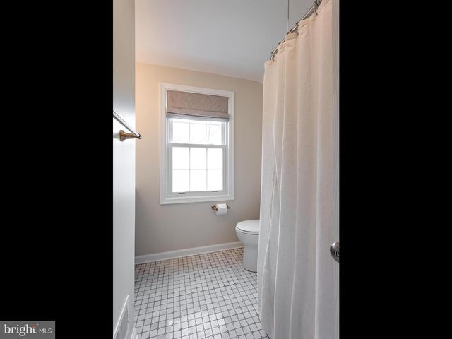 125 CLOVER HILL LN, Wayne, PA 19087