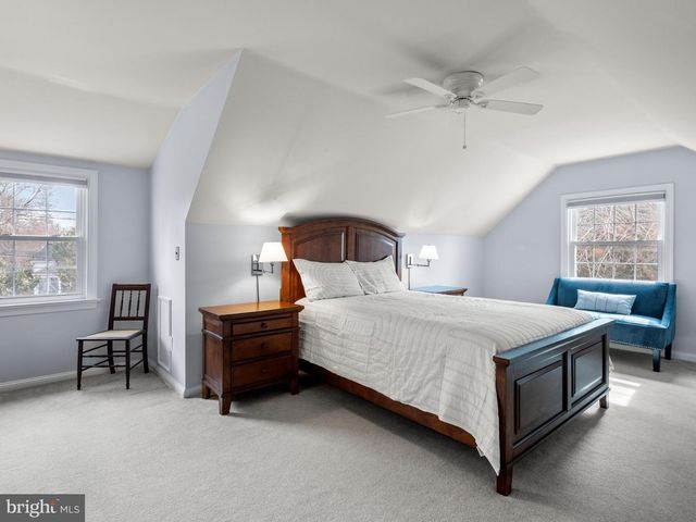 125 CLOVER HILL LN, Wayne, PA 19087