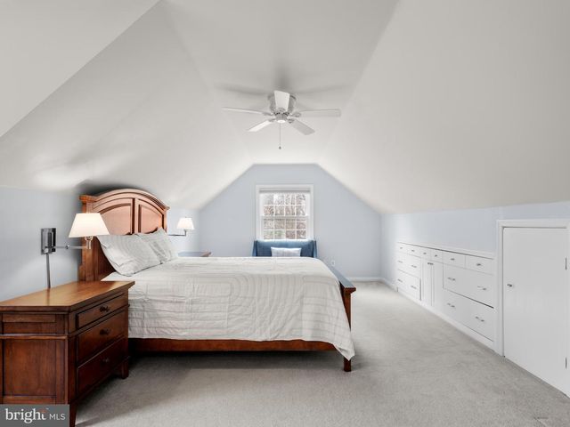 125 CLOVER HILL LN, Wayne, PA 19087