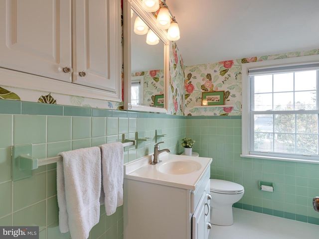 125 CLOVER HILL LN, Wayne, PA 19087