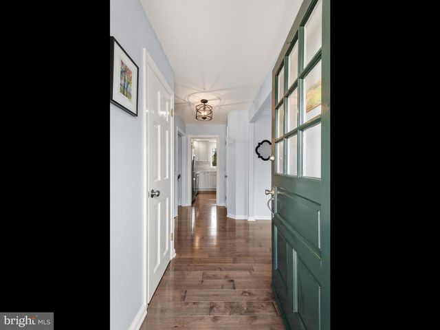 125 CLOVER HILL LN, Wayne, PA 19087