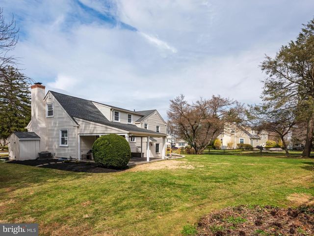 125 CLOVER HILL LN, Wayne, PA 19087