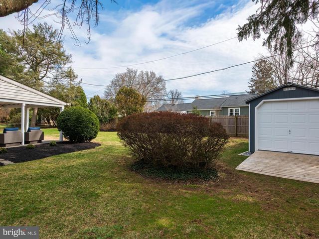 125 CLOVER HILL LN, Wayne, PA 19087