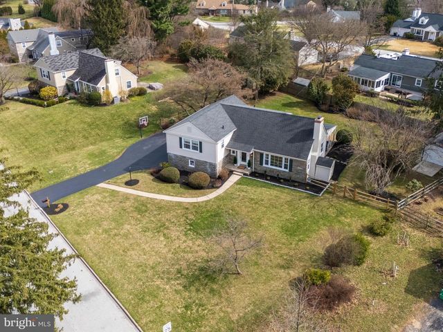 125 CLOVER HILL LN, Wayne, PA 19087