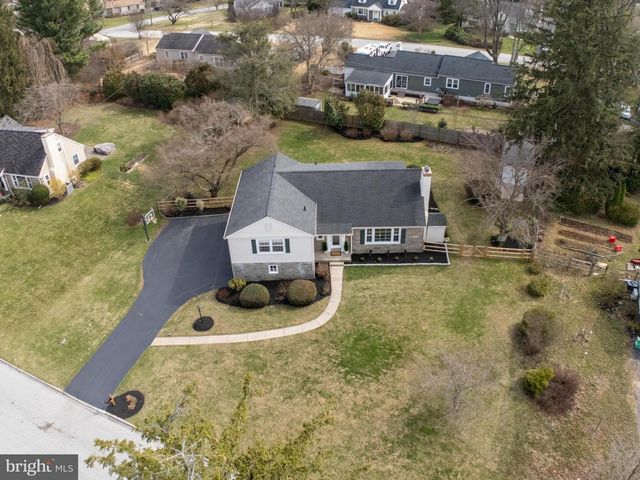 125 CLOVER HILL LN, Wayne, PA 19087