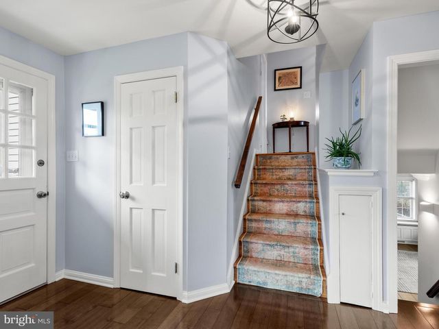 125 CLOVER HILL LN, Wayne, PA 19087