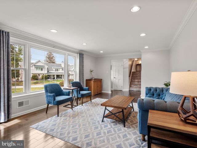 125 CLOVER HILL LN, Wayne, PA 19087