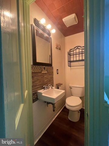 135 LUCKNOW RD, Harrisburg, PA 17110