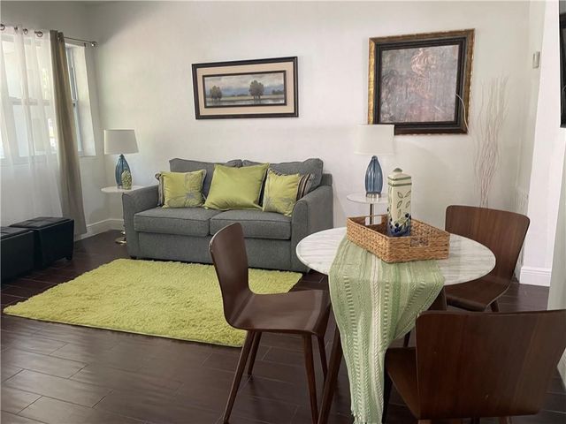 17 NE 9TH Avenue 4, Fort Lauderdale, FL 33301