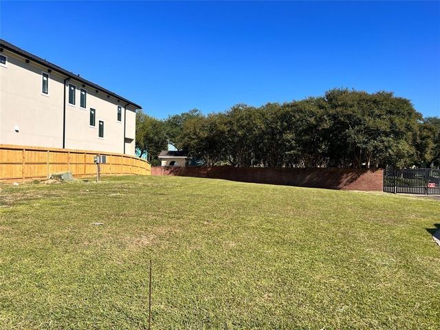 716 Harborside Way, Kemah, TX 77565