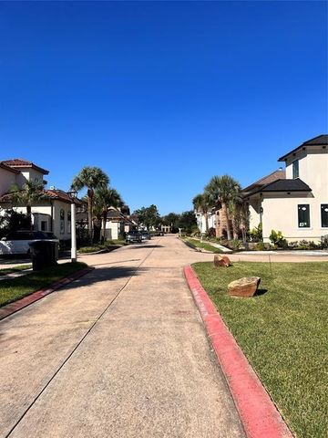 716 Harborside Way, Kemah, TX 77565
