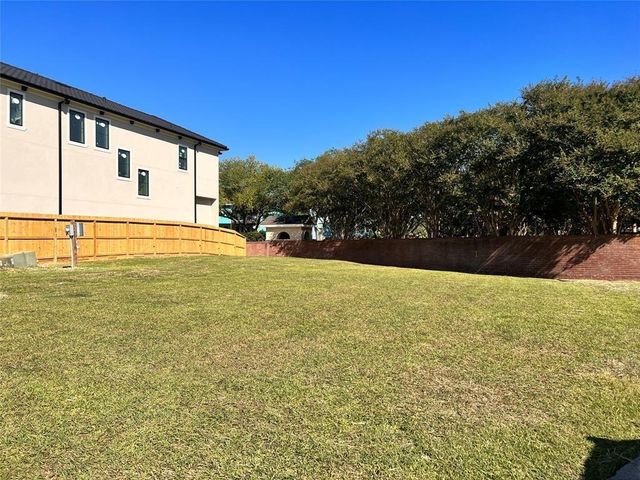 716 Harborside Way, Kemah, TX 77565