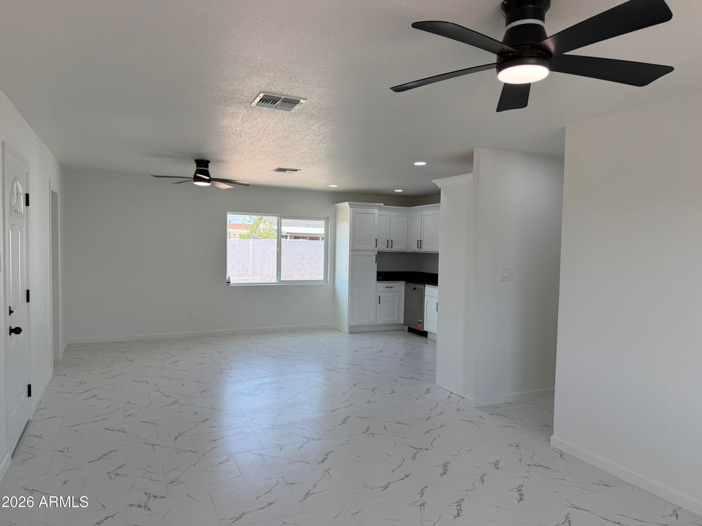 6742 W HAZELWOOD Street, Phoenix, AZ 85033 — photo 2