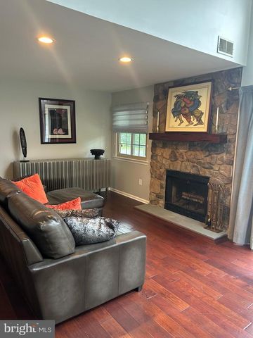 5 BROOKSIDE CT, Horsham, PA 19044