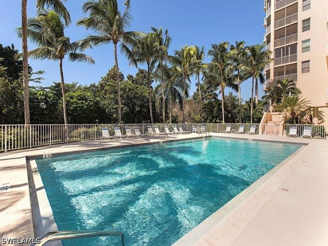 5550 HERON POINT DR 505, Naples, FL 34108