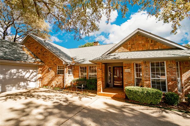 1916 Skelton Street, Flower Mound, TX 75022