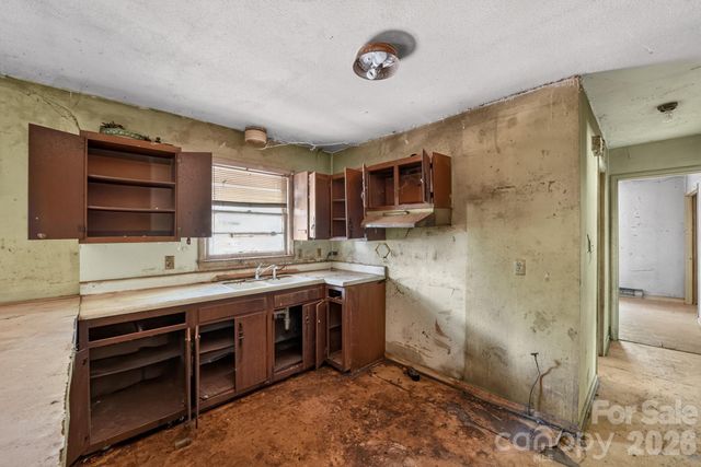 1393 Field Circle, Hickory, NC 28602