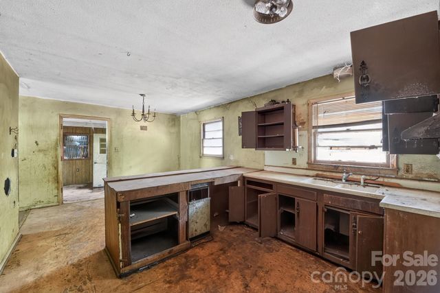 1393 Field Circle, Hickory, NC 28602